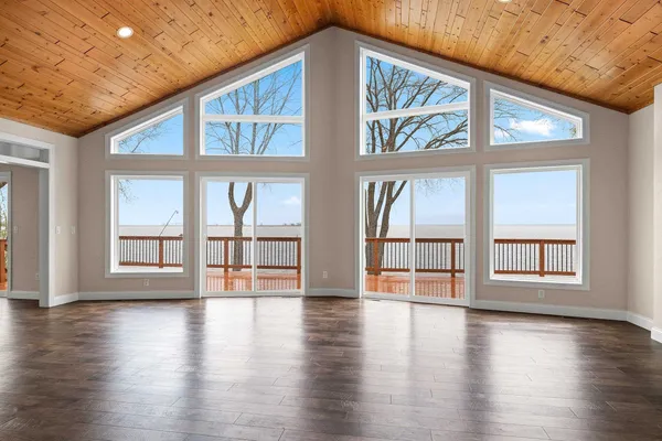 $1,200,000 | 534 Resort Road, Suamico, WI 54173