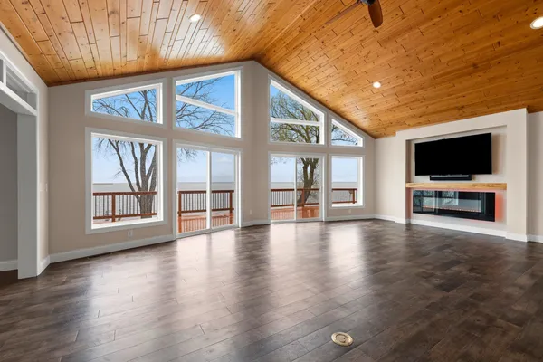 $1,200,000 | 534 Resort Road, Suamico, WI 54173