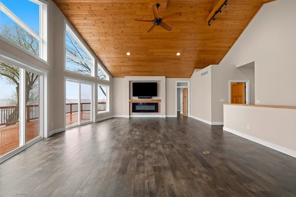 $1,200,000 | 534 Resort Road, Suamico, WI 54173