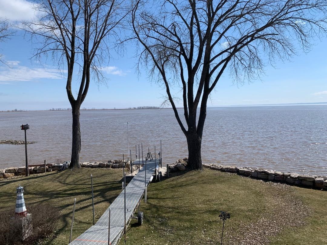 534 Resort Road Suamico, WI 54173 - Photo 6 of 20