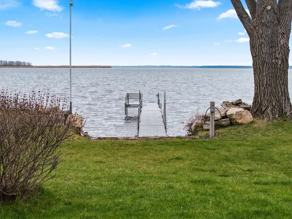 $1,200,000 | 534 Resort Road, Suamico, WI 54173