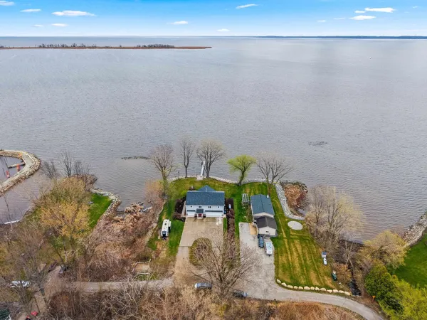 $1,200,000 | 534 Resort Road, Suamico, WI 54173