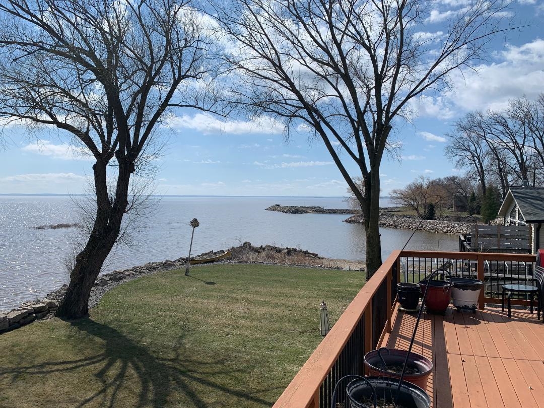 534 Resort Road Suamico, WI 54173 - Photo 8 of 20