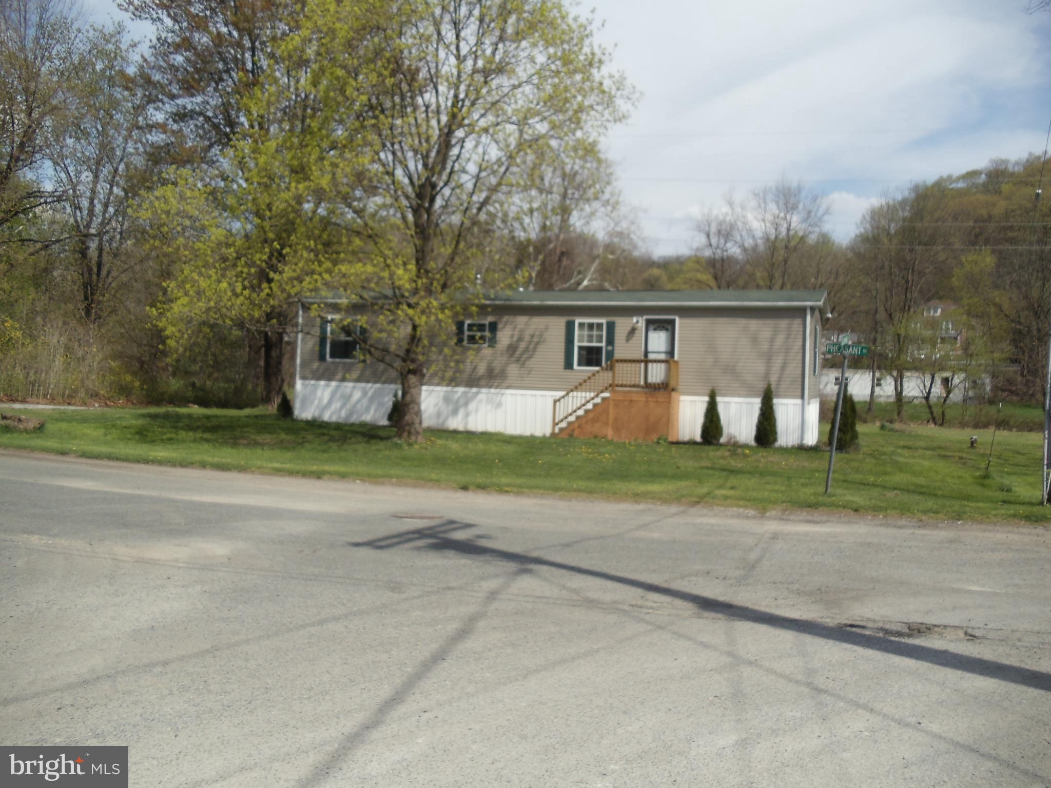 11 Pheasant Road Bechtelsville, PA 19505 - Photo 2 of 22 Gallery Image 2