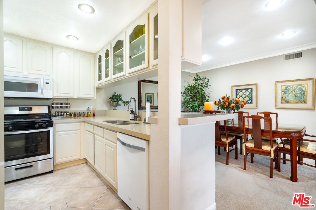 11535 Rochester Avenue, Unit 308 Los Angeles, CA 90025 - Photo 5 of 46