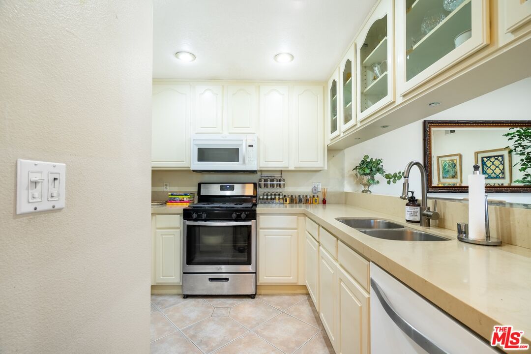 11535 Rochester Avenue, Unit 308 Los Angeles, CA 90025 - Photo 9 of 46