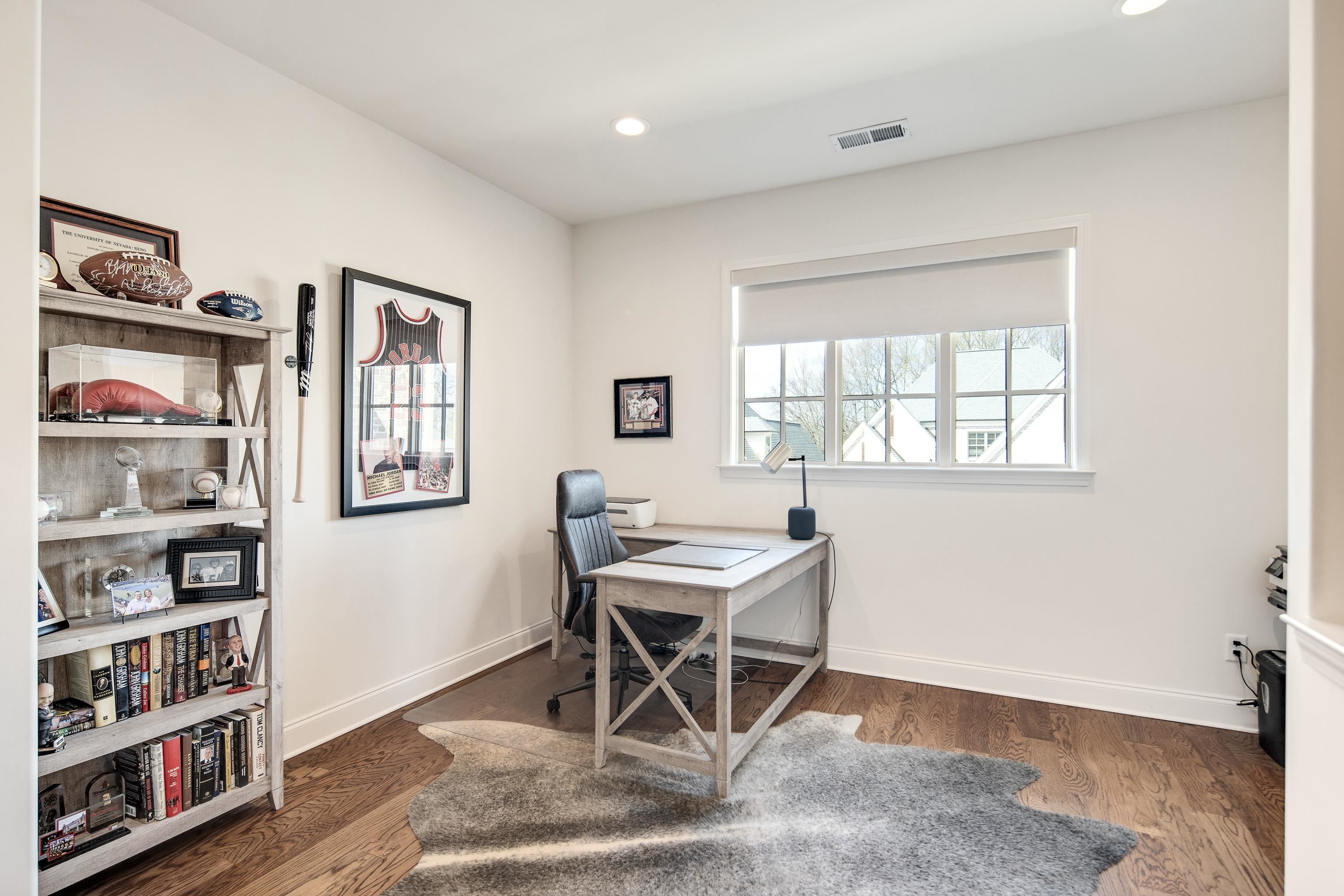 1389 Peyton Parkway Collierville, TN 38017 - Photo 31 of 38 a workspace with furniture and window