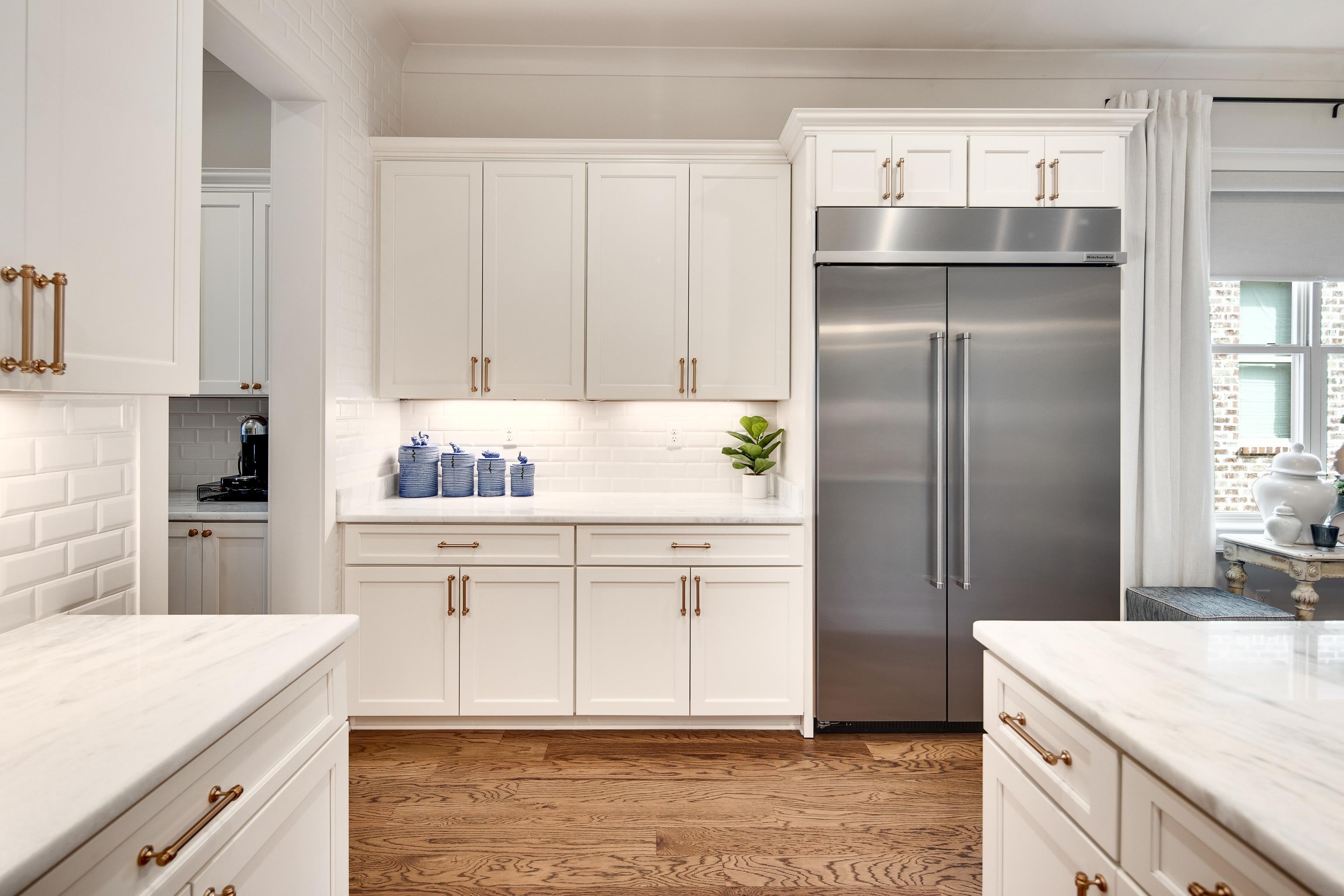 1389 Peyton Parkway Collierville, TN 38017 - Photo 8 of 38 a kitchen with granite countertop a refrigerator sink and cabinets