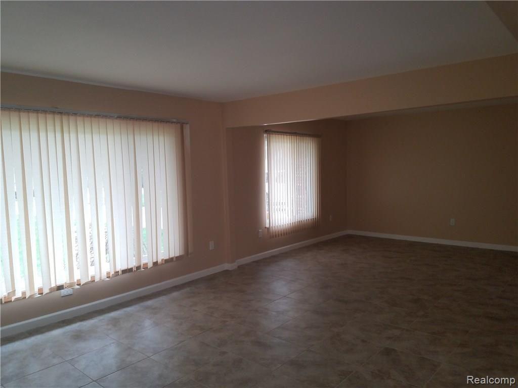 436 Helen Street Inkster, MI 48141 - Photo 8 of 29 LIVING RM & DINING RM