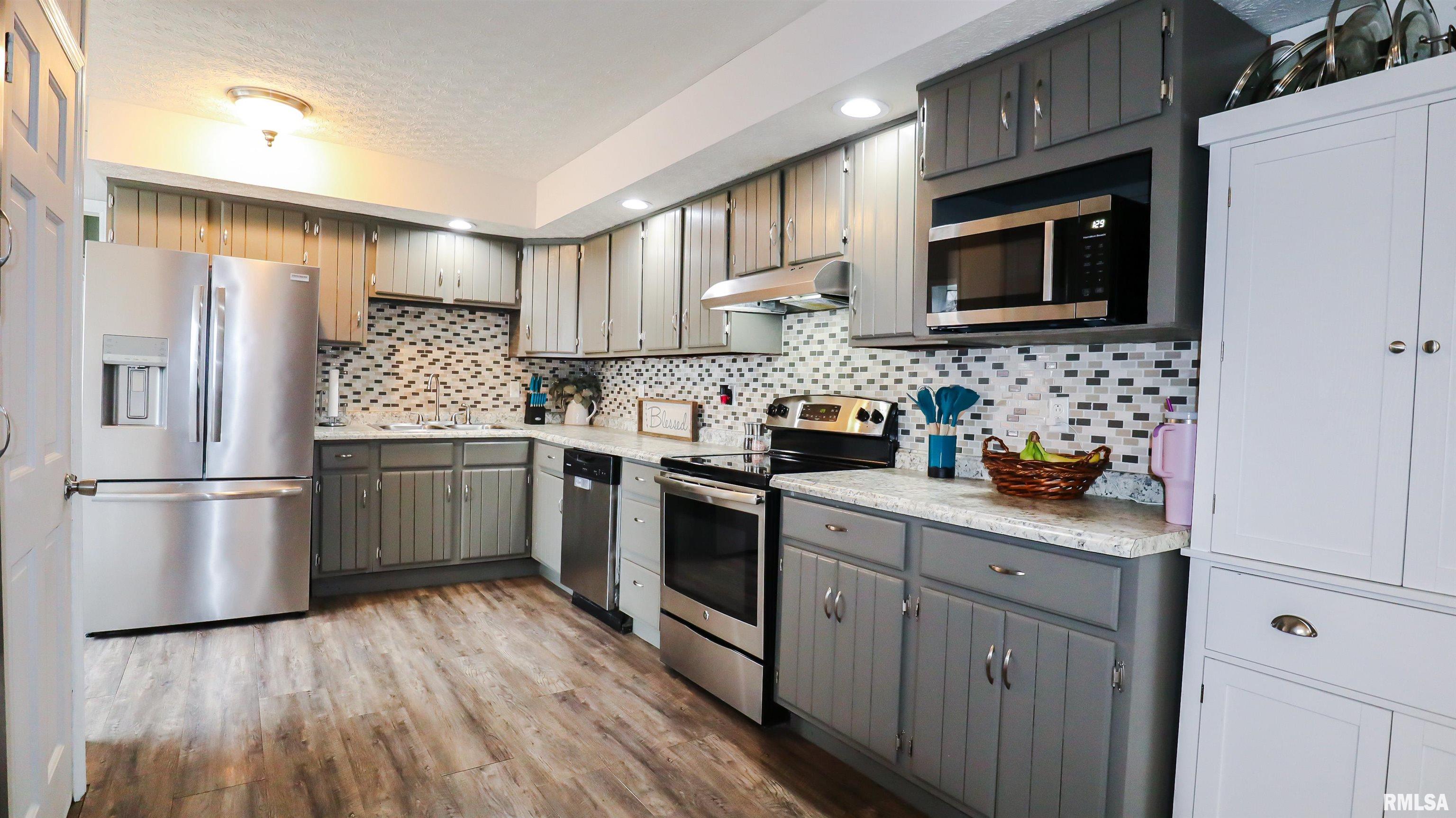 105 West Callie Street Sesser, IL 62884 - Photo 14 of 36