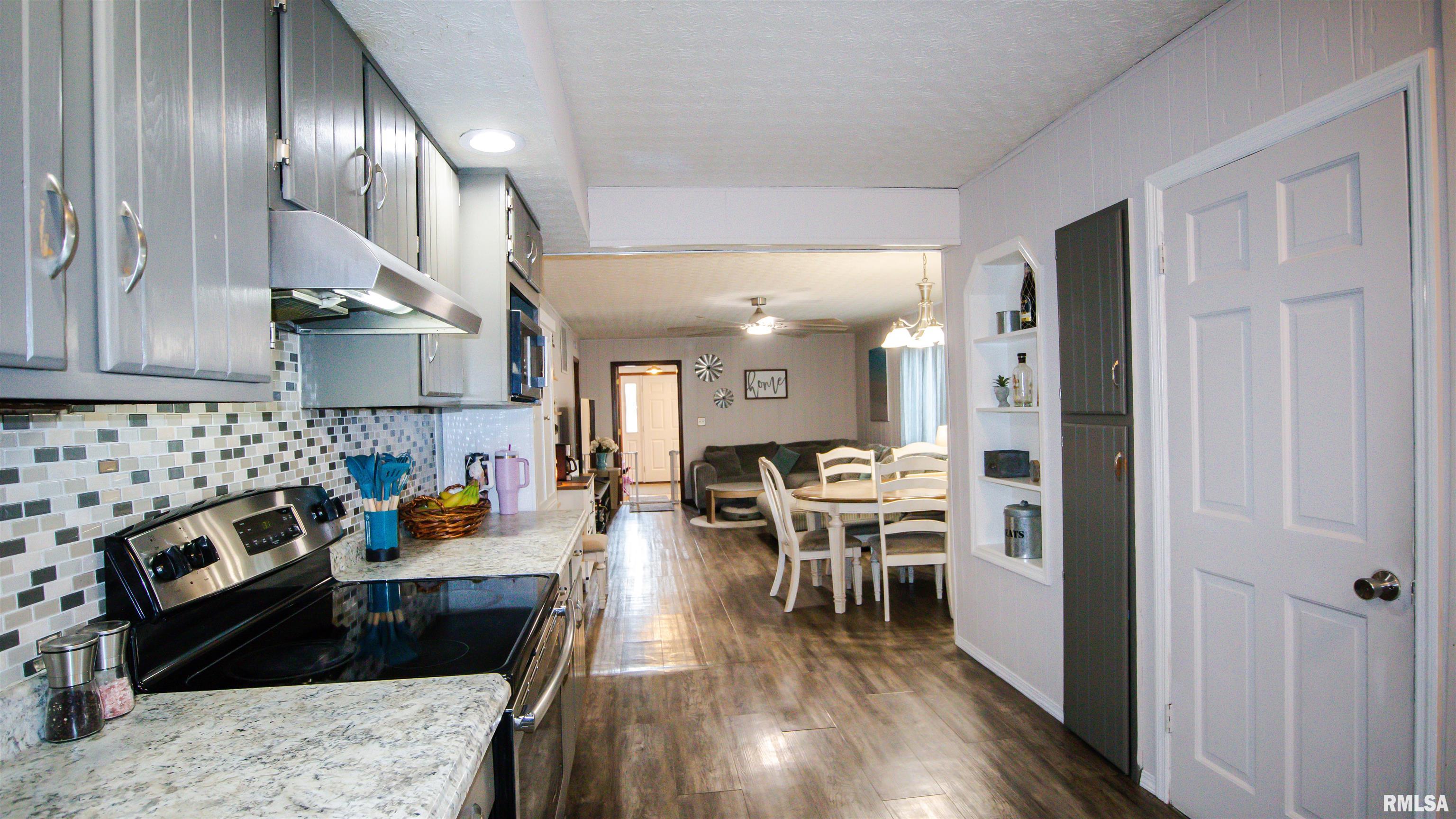 105 West Callie Street Sesser, IL 62884 - Photo 16 of 36