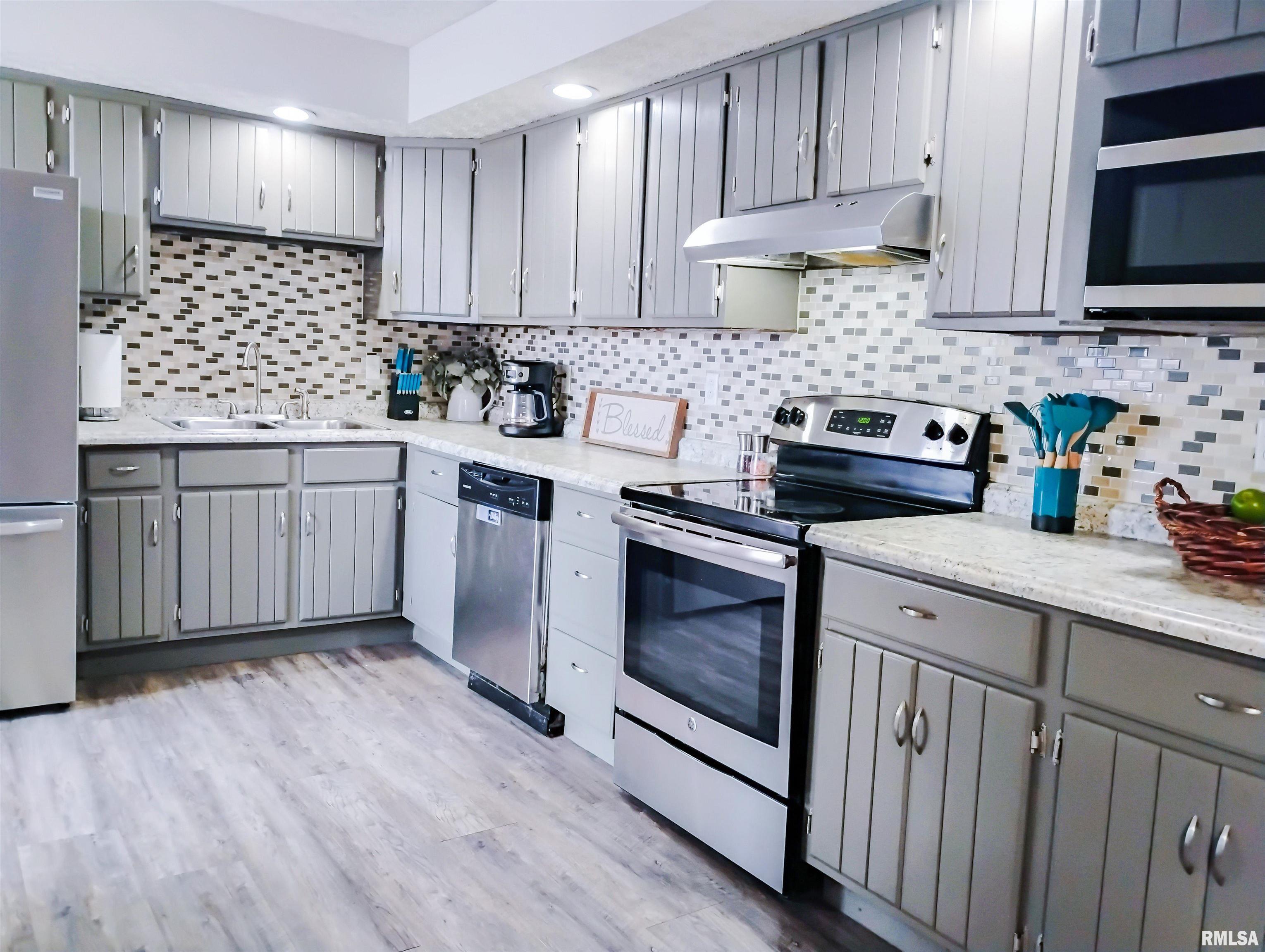 105 West Callie Street Sesser, IL 62884 - Photo 29 of 36