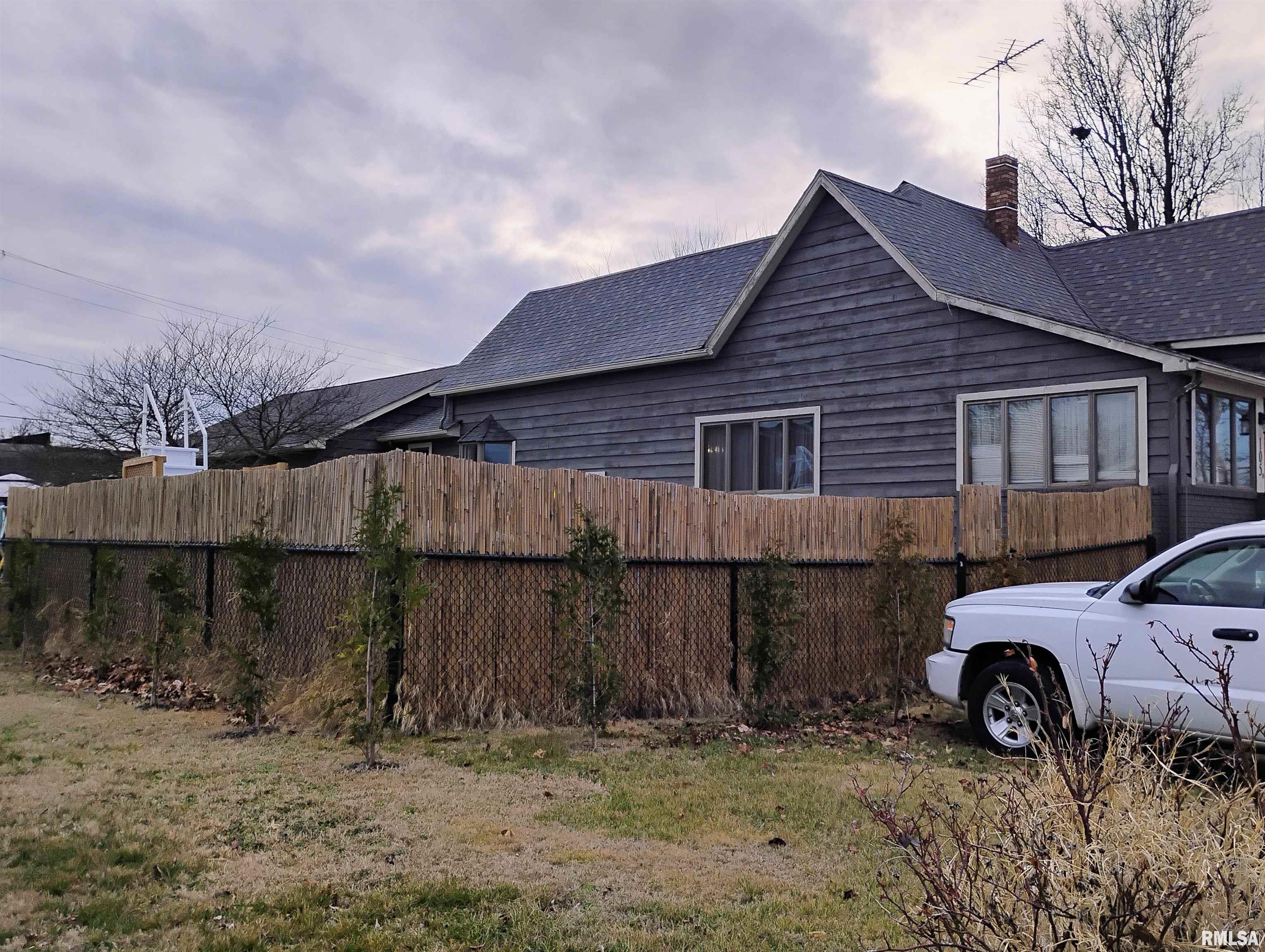 105 West Callie Street Sesser, IL 62884 - Photo 4 of 36