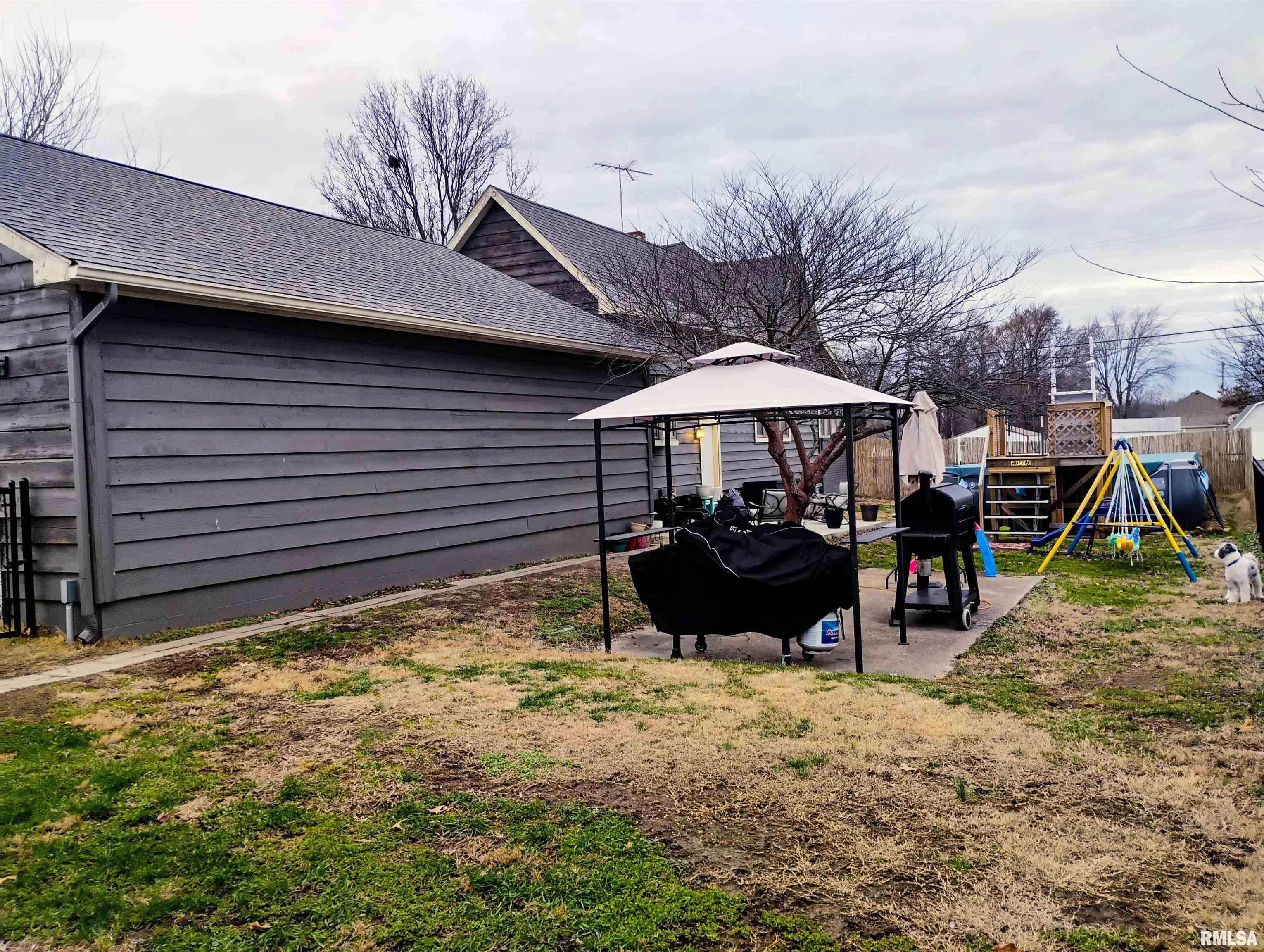 105 West Callie Street Sesser, IL 62884 - Photo 6 of 36