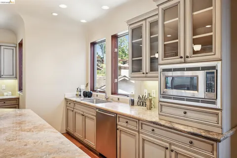 $2,475,000 | 6611 Elverton Drive, Oakland, CA 94611