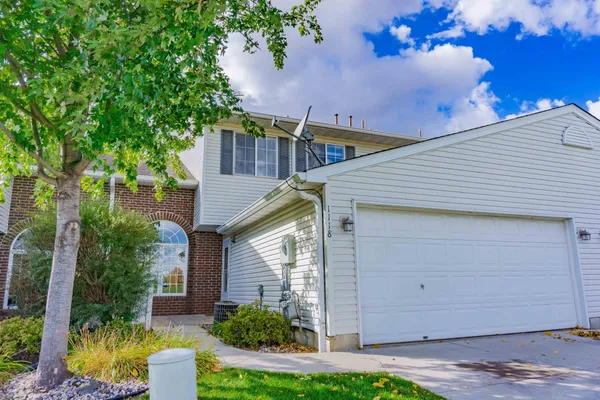 $1,995 | 1118 Larkspur Lane, Waconia, MN 55387