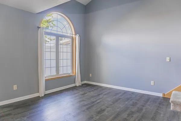 $1,995 | 1118 Larkspur Lane, Waconia, MN 55387