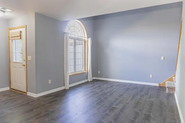 $1,995 | 1118 Larkspur Lane, Waconia, MN 55387