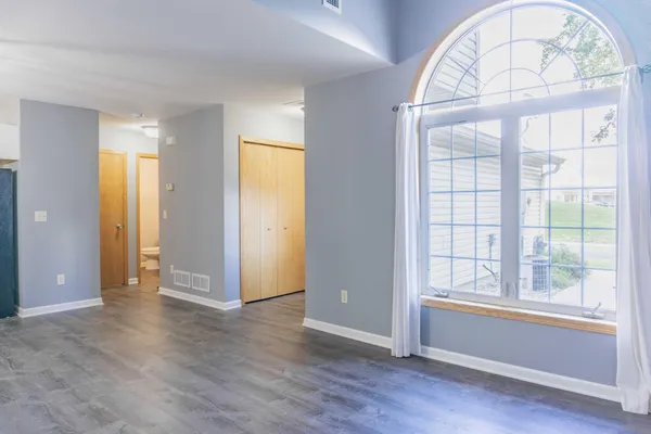 $1,995 | 1118 Larkspur Lane, Waconia, MN 55387