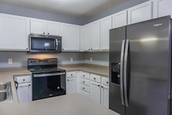 $1,995 | 1118 Larkspur Lane, Waconia, MN 55387