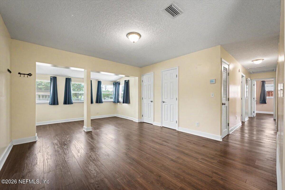 2425 Tulsa Road North Jacksonville, FL 32218 - Photo 6 of 31 Dinging Area
