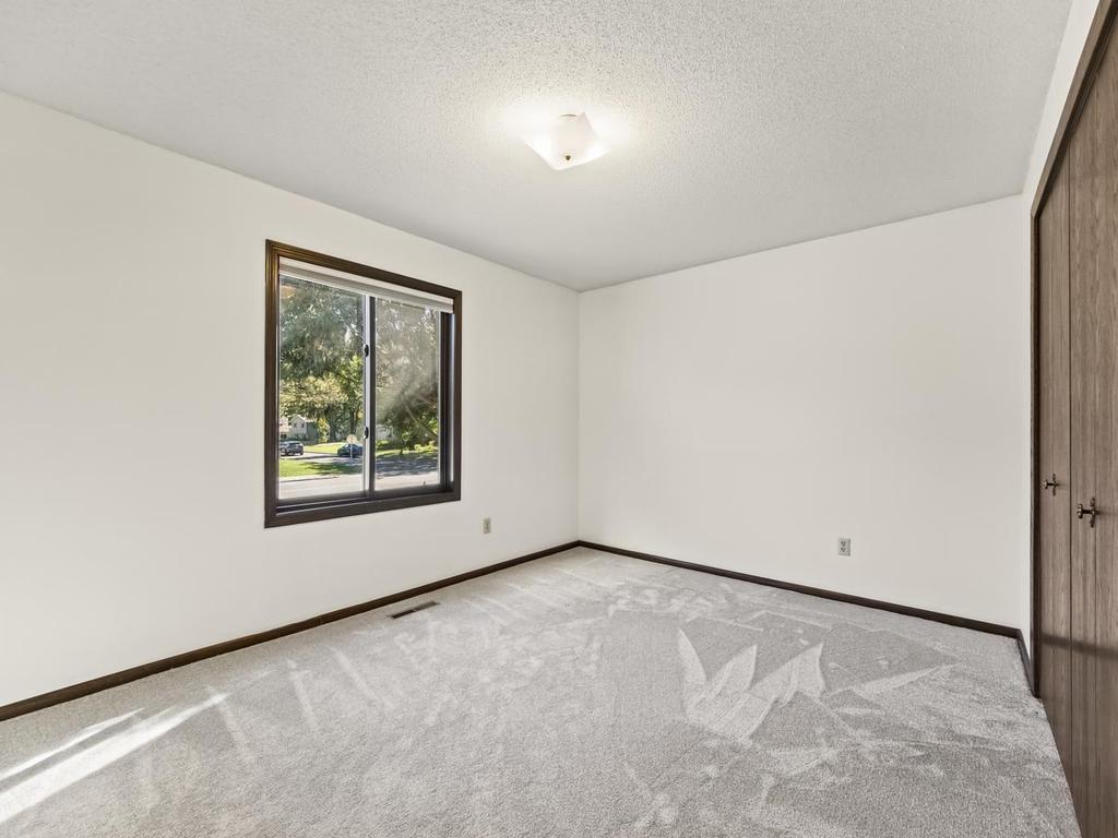 8106 Groveland Road Mounds View, MN 55112 - Photo 18 of 27 Gallery Image 18