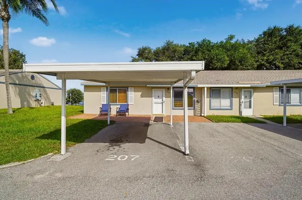 $145,000 | 207 Winter Ridge Boulevard, Unit 4, Winter Haven, FL 33881