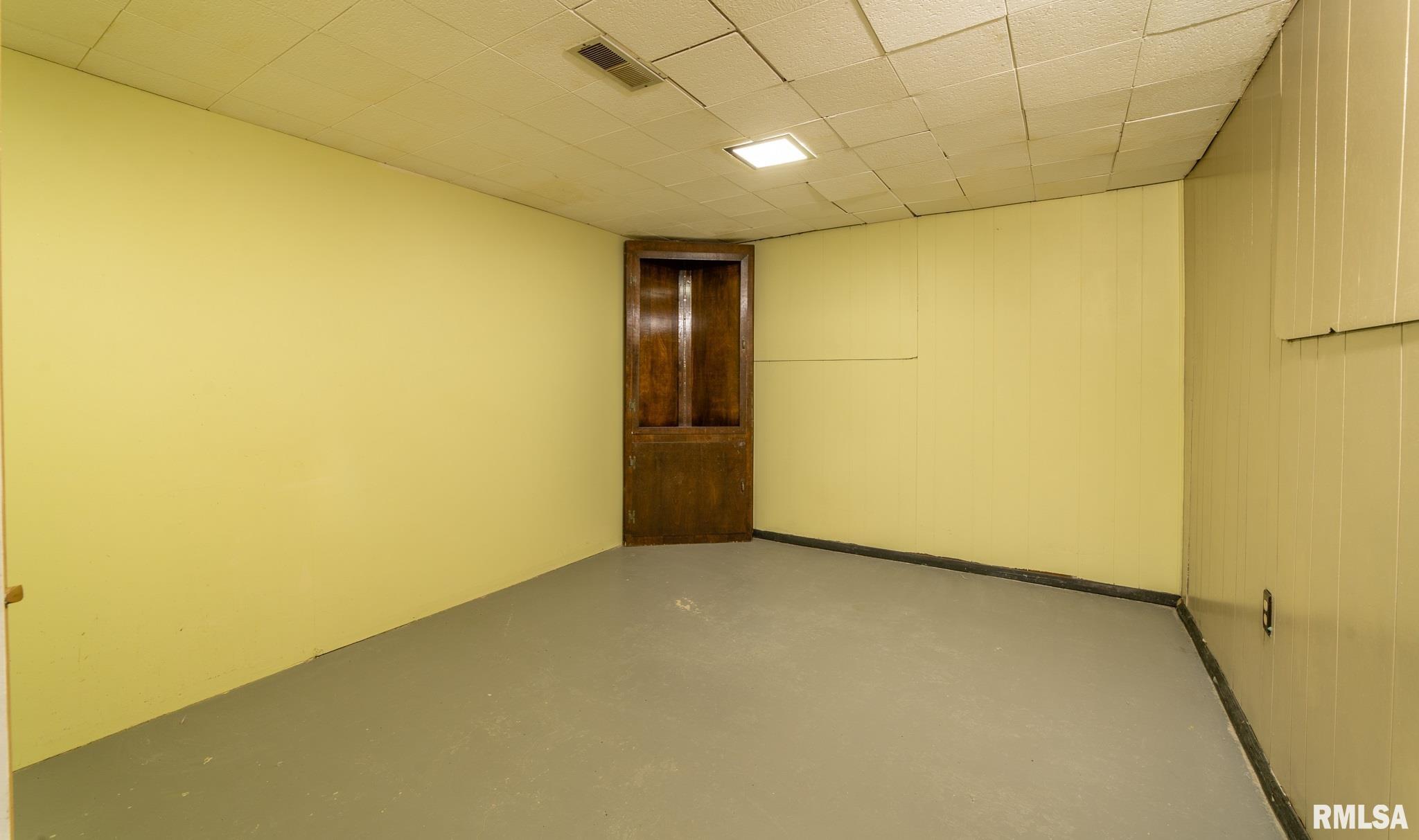 1413 Rutledge Drive Lincoln, IL 62656 - Photo 21 of 28 Gallery Image 21