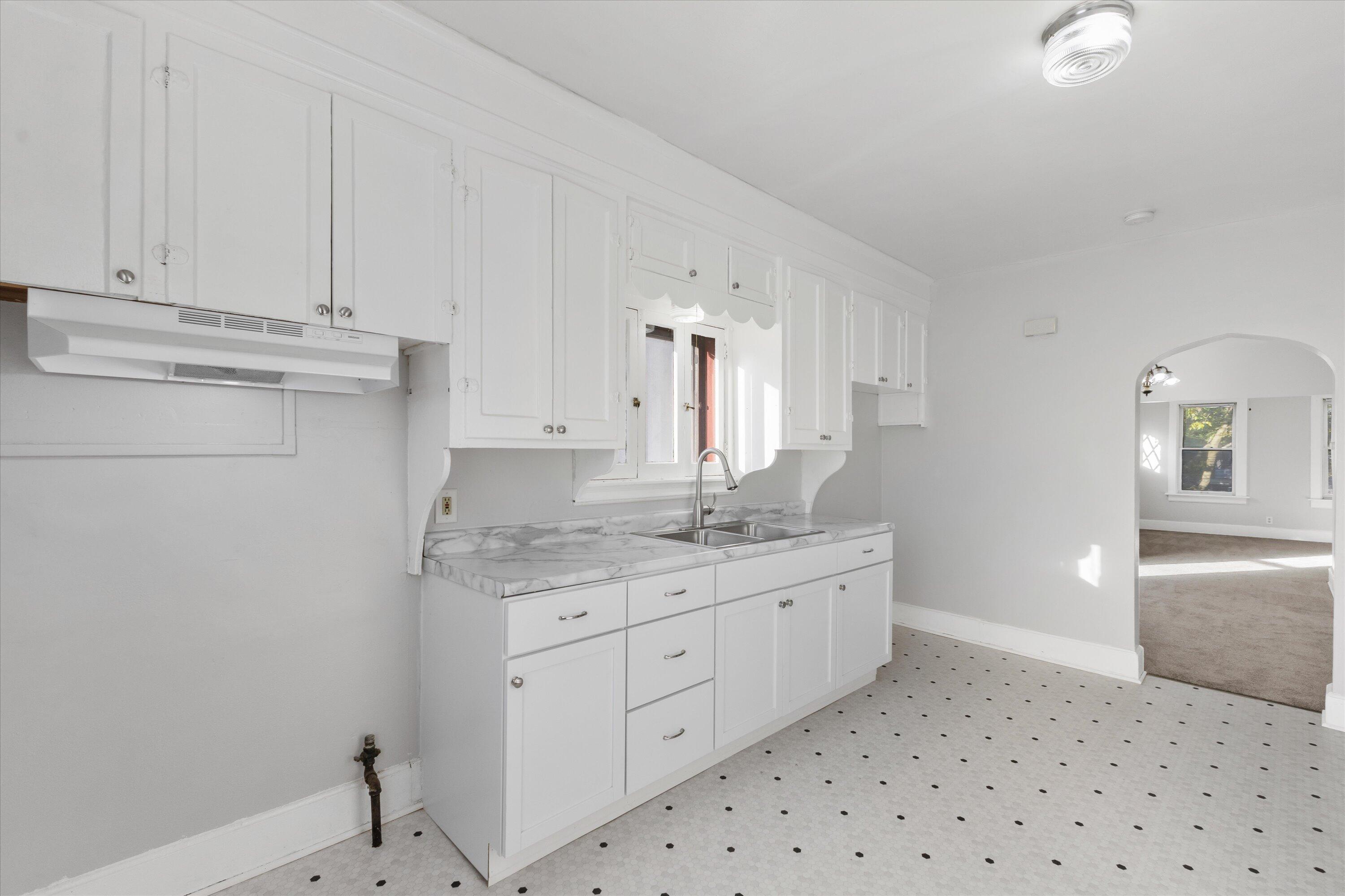 1222 North 26th Street, Unit 1224 Milwaukee, WI 53205 - Photo 33 of 44 Kitchen Upper Unit