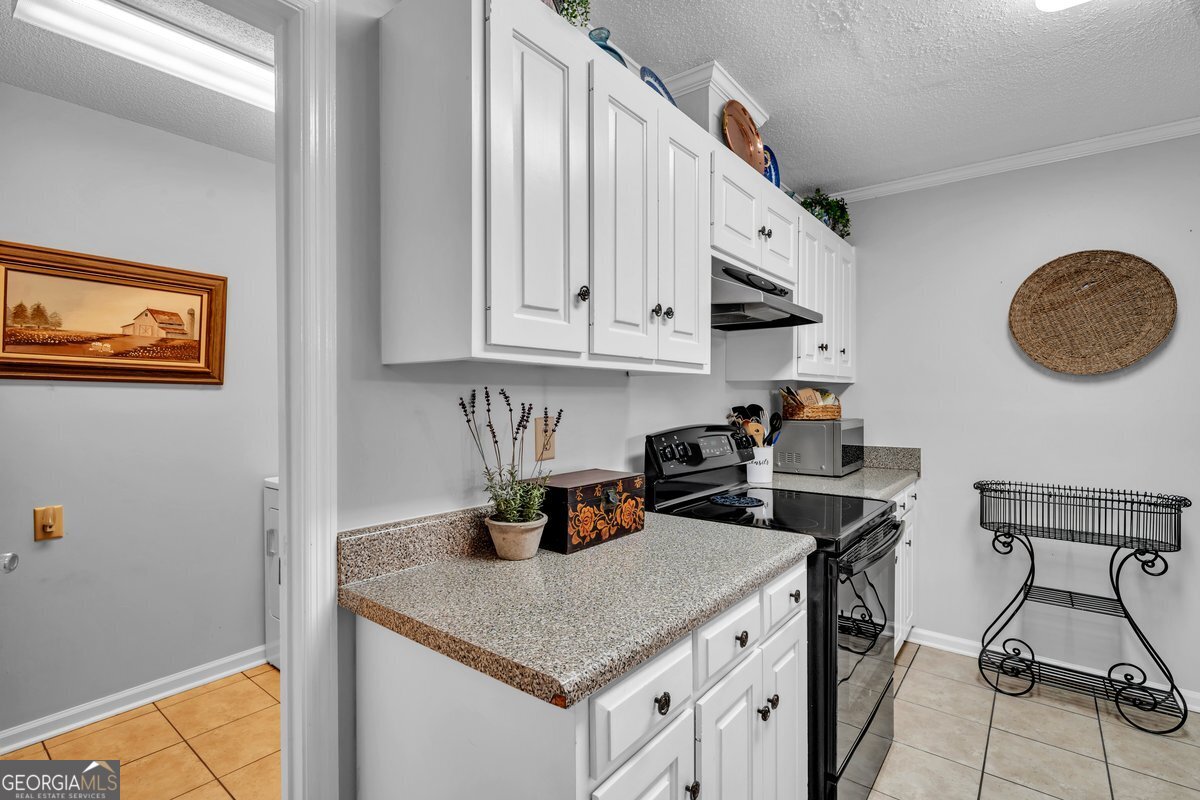 254 Valhalla Road South, Unit F Cordele, GA 31015 - Photo 16 of 41 a kitchen with a cabinets and stove