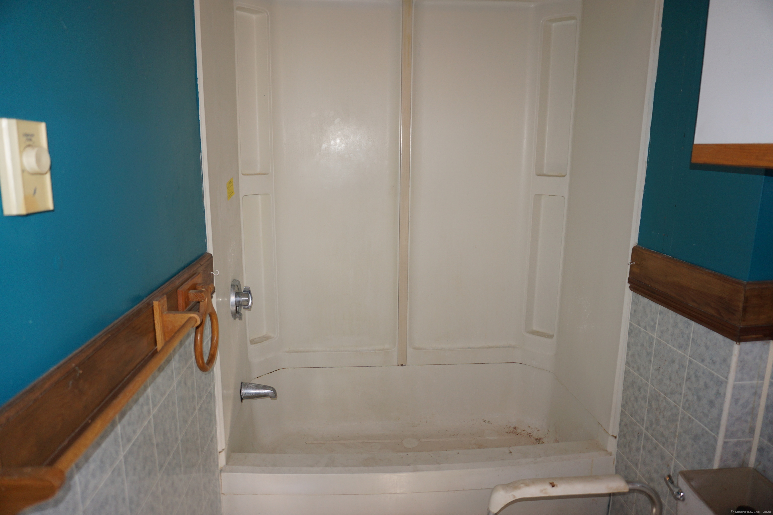 327 Orange Street Springfield, MA 01108 - Photo 23 of 32 a bathroom with a shower