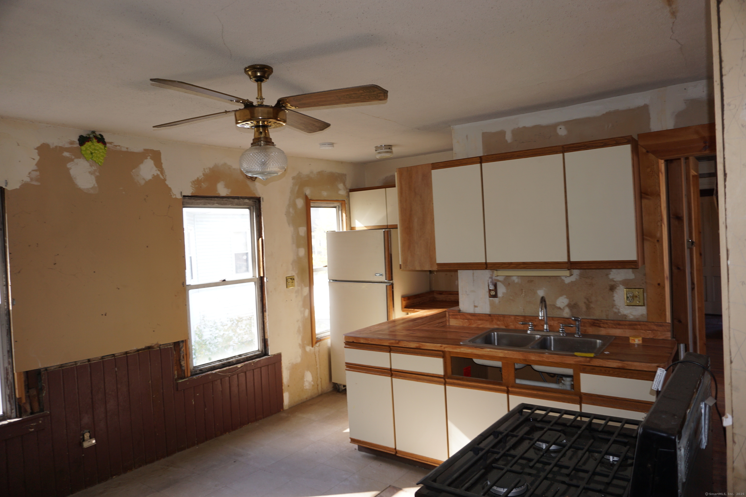 327 Orange Street Springfield, MA 01108 - Photo 26 of 32 a bathroom with a sink and a mirror