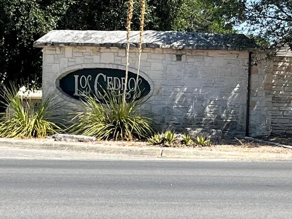 $2,300 | 113 Los Cedros Loop, Kerrville, TX 78028