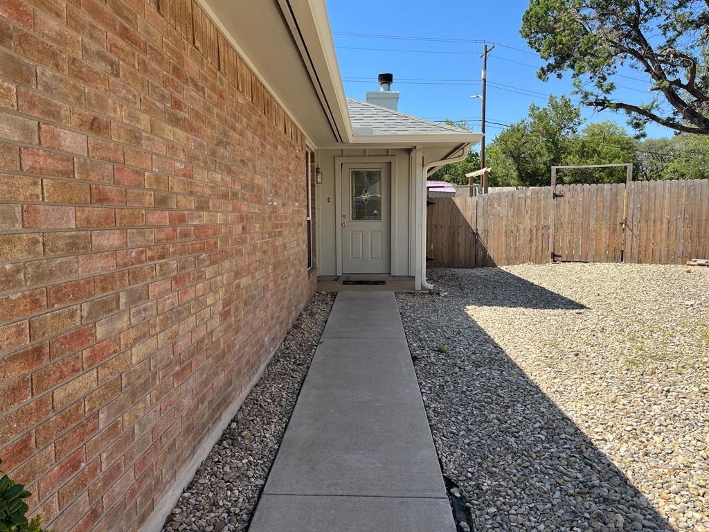 113 Los Cedros Loop Kerrville, TX 78028 - Photo 3 of 8