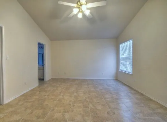 $2,300 | 113 Los Cedros Loop, Kerrville, TX 78028