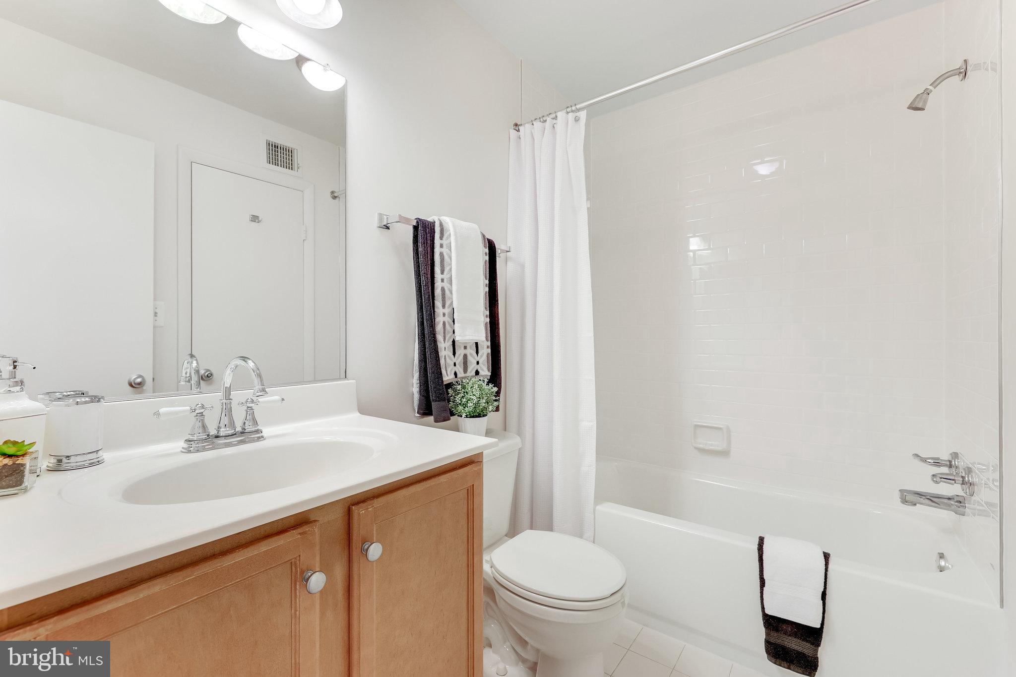 11655 Chesterfield Court Reston, VA 20190 - Photo 16 of 41 Gallery Image 16