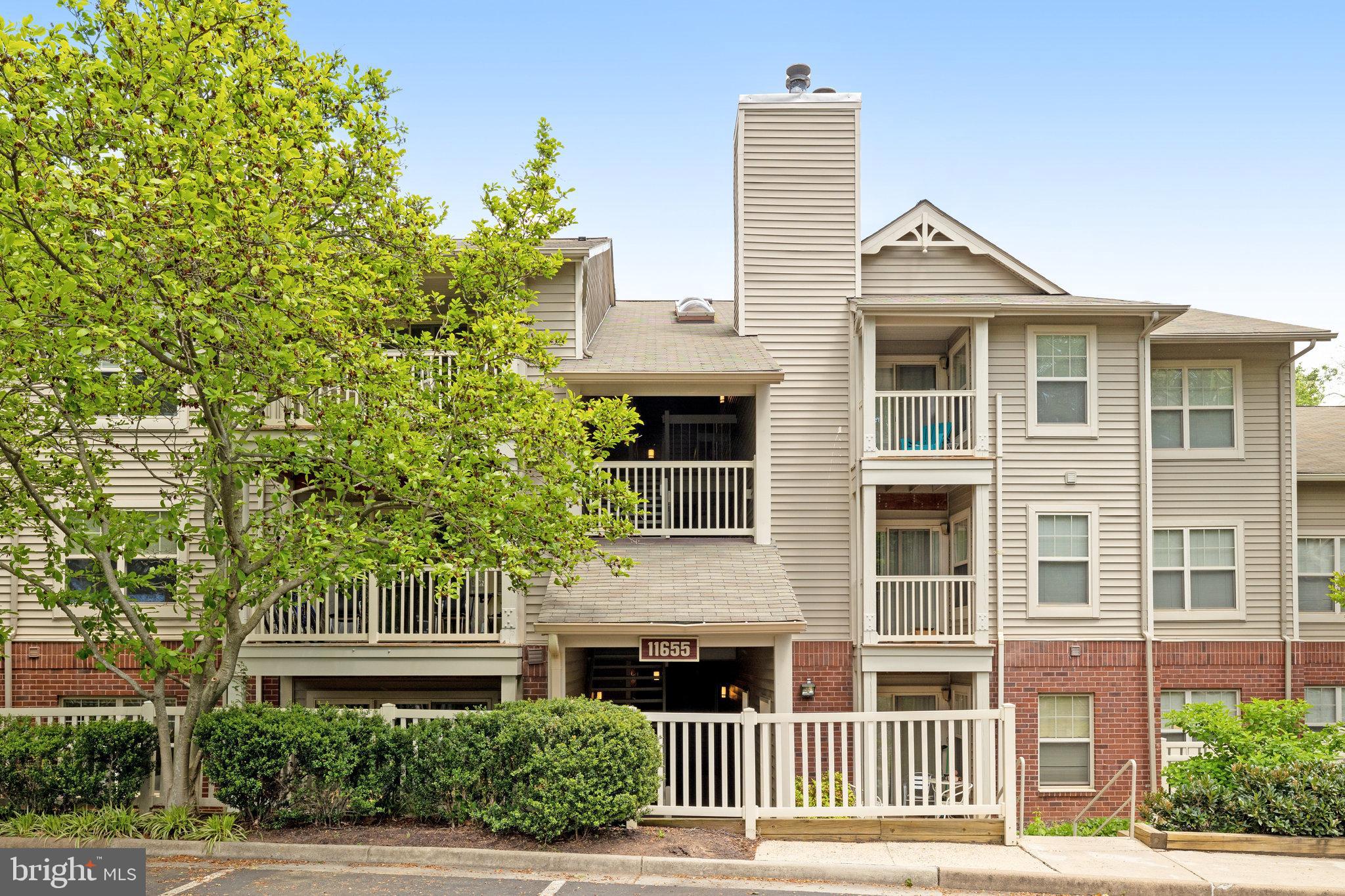 11655 Chesterfield Court Reston, VA 20190 - Photo 2 of 41 Gallery Image 2