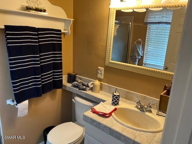 2161 Lysander Avenue Simi Valley, CA 93065 - Photo 26 of 44 a bathroom with a sink toilet and mirror