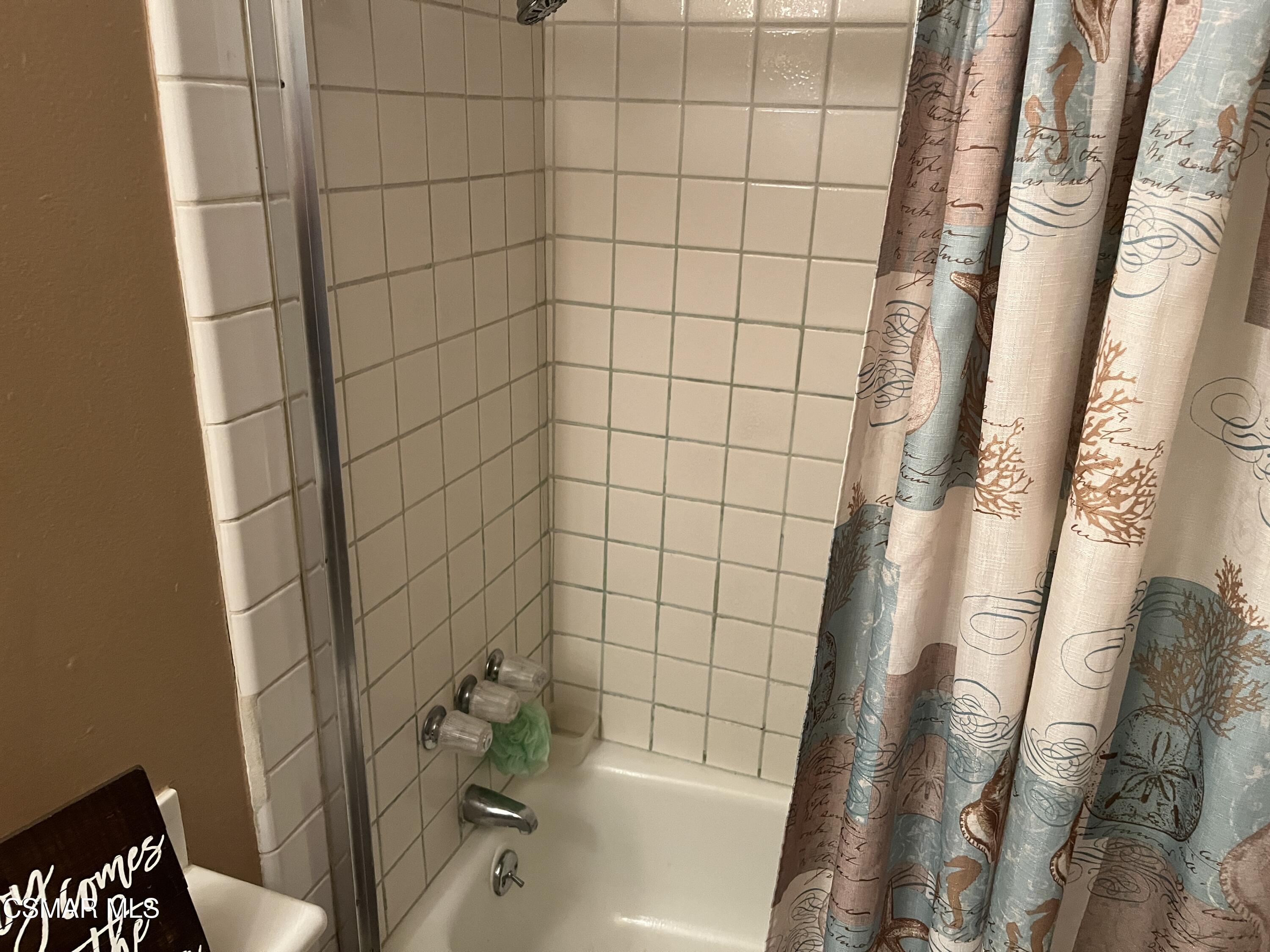 2161 Lysander Avenue Simi Valley, CA 93065 - Photo 29 of 44 a bathroom with a bathtub