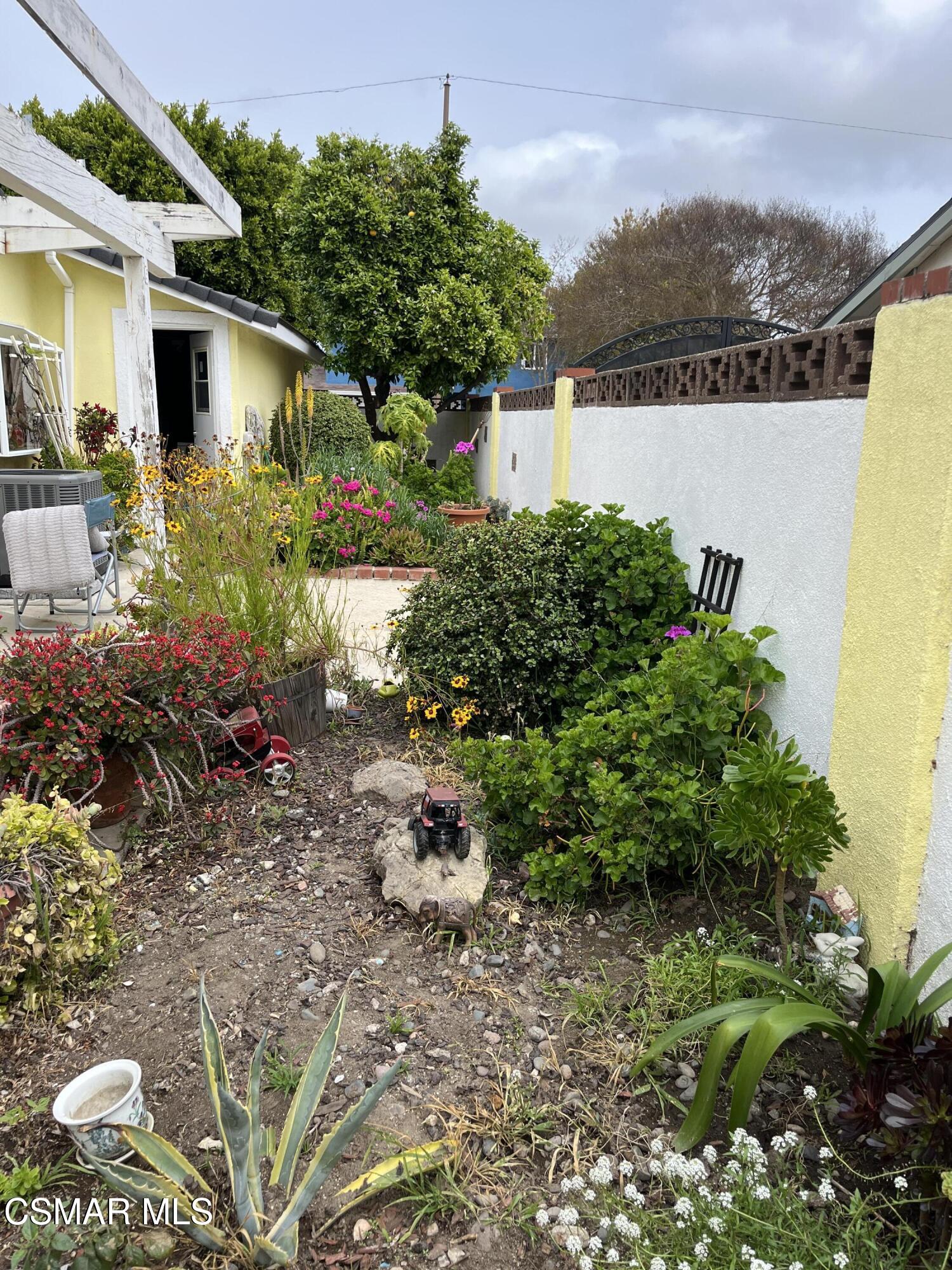 2161 Lysander Avenue Simi Valley, CA 93065 - Photo 34 of 44 a front view of a house with a yard