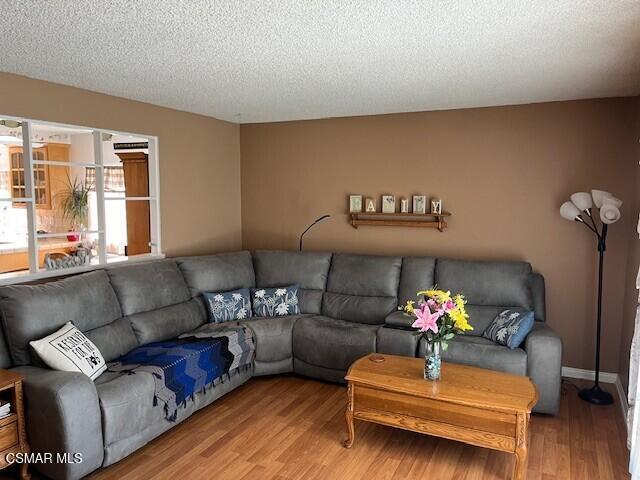 2161 Lysander Avenue Simi Valley, CA 93065 - Photo 4 of 44 11