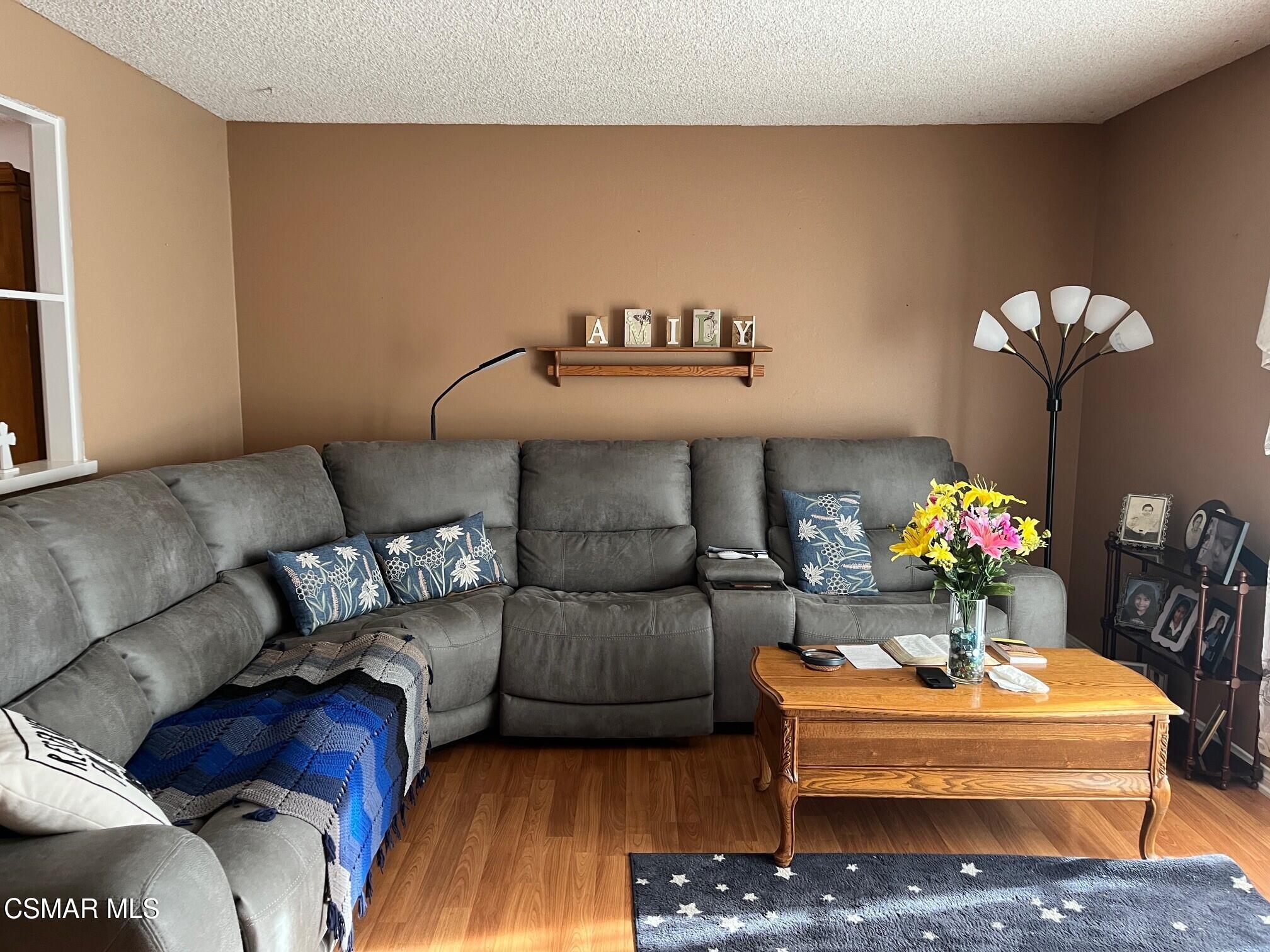 2161 Lysander Avenue Simi Valley, CA 93065 - Photo 5 of 44 1