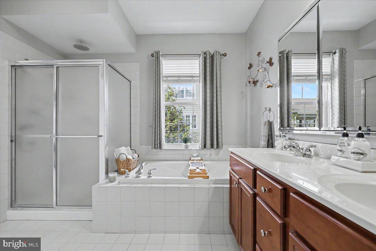 32 Par Circle Pottstown, PA 19464 - Photo 18 of 34 a bathroom with a tub sink and mirror