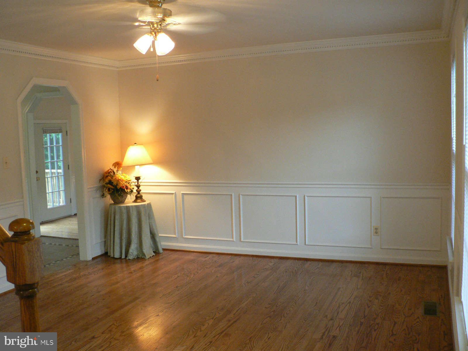 17608 Longdraft Road Gaithersburg, MD 20878 - Photo 3 of 30 Living Room