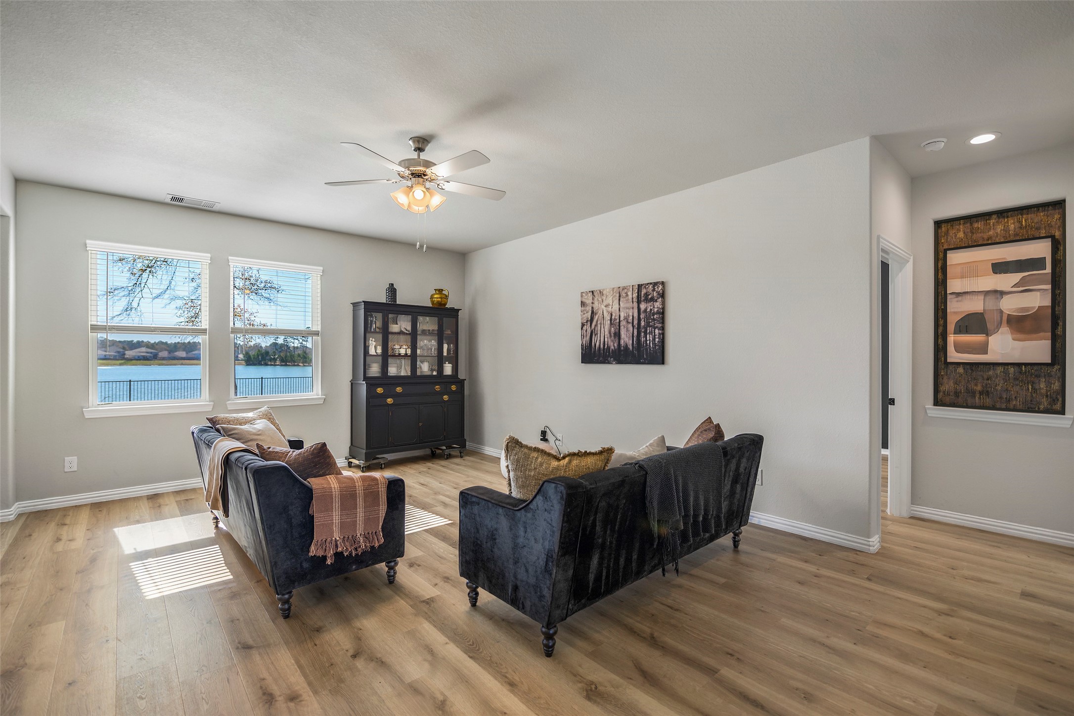 427 Shoreview Drive Conroe, TX 77303 - Photo 15 of 48 Family Room