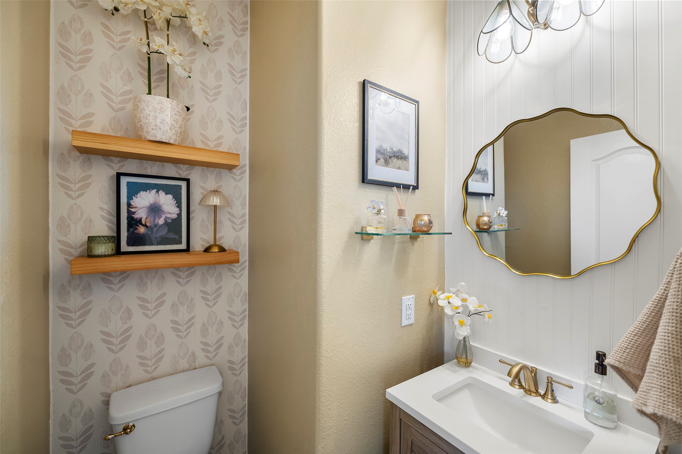 427 Shoreview Drive Conroe, TX 77303 - Photo 16 of 48 Powder Bathroom