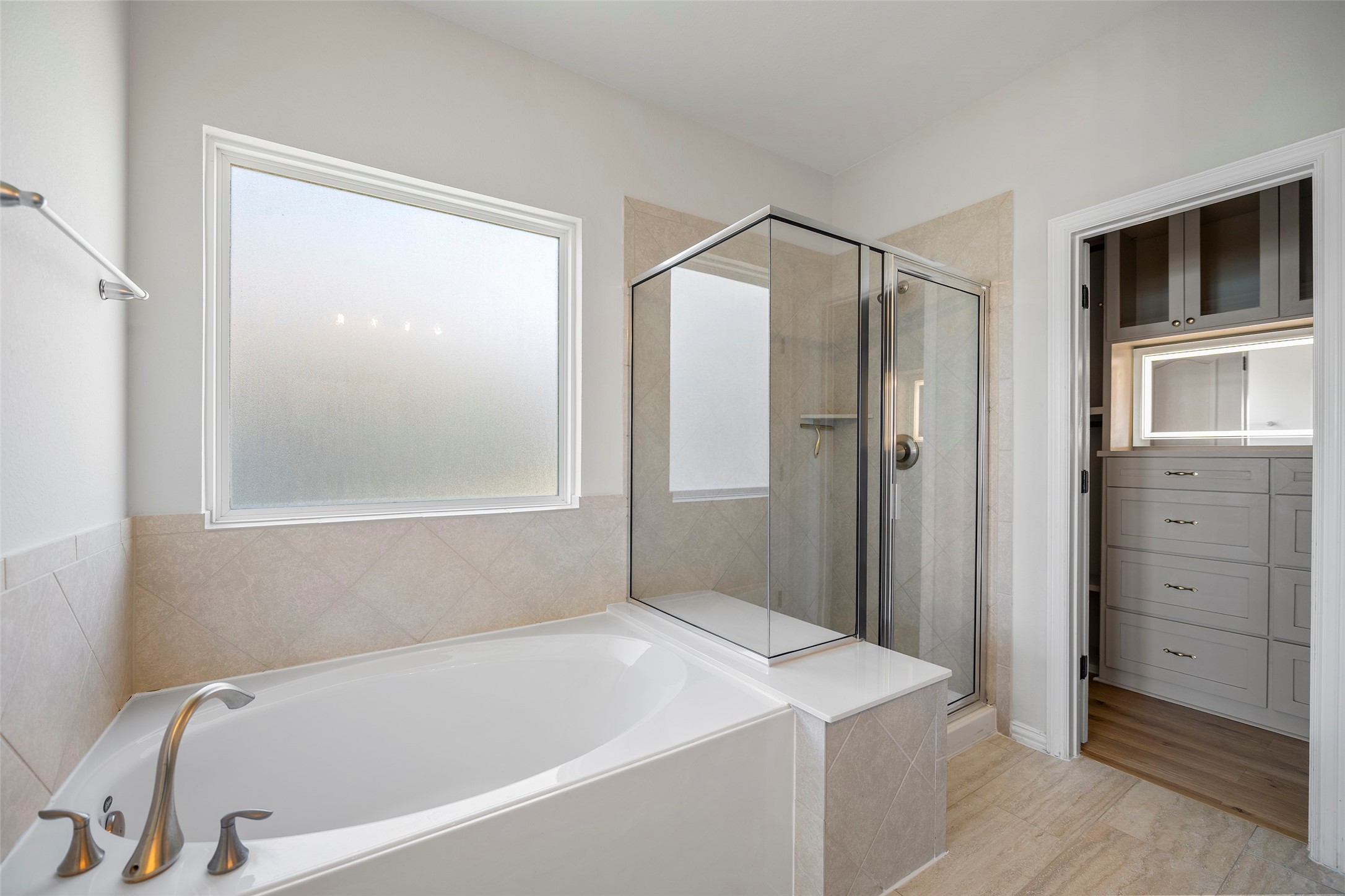 427 Shoreview Drive Conroe, TX 77303 - Photo 20 of 48 Primary Bathroom