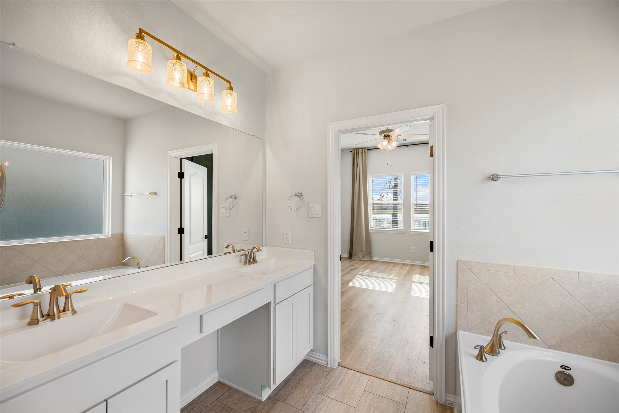 427 Shoreview Drive Conroe, TX 77303 - Photo 22 of 48 Primary Bathroom Features Brand New Flooring