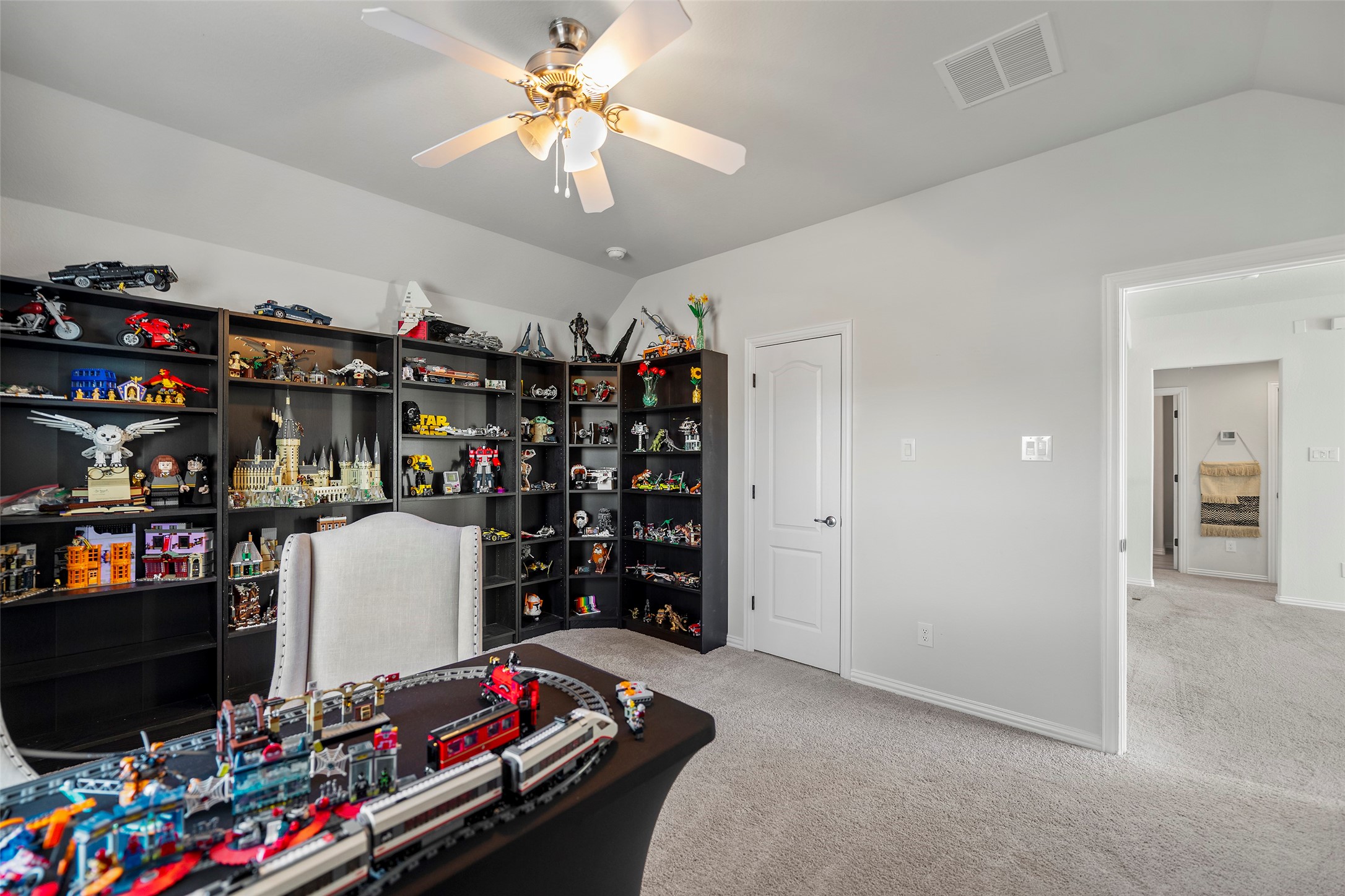 427 Shoreview Drive Conroe, TX 77303 - Photo 29 of 48 Bedroom 2