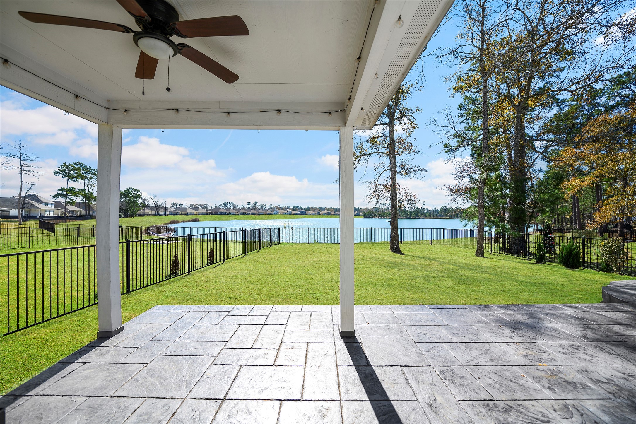 427 Shoreview Drive Conroe, TX 77303 - Photo 35 of 48 Daily Views From The Patio